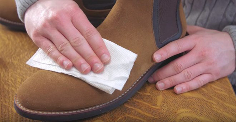 Как ухаживать за обувью из замши в любое время года - чистка от пыли замшевую обувь
