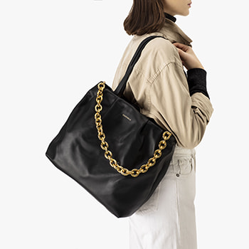 Итальянские бренды сумок: сумка черная Coccinelle