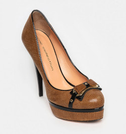 уход за итальянской обувью - женские коричневые туфли